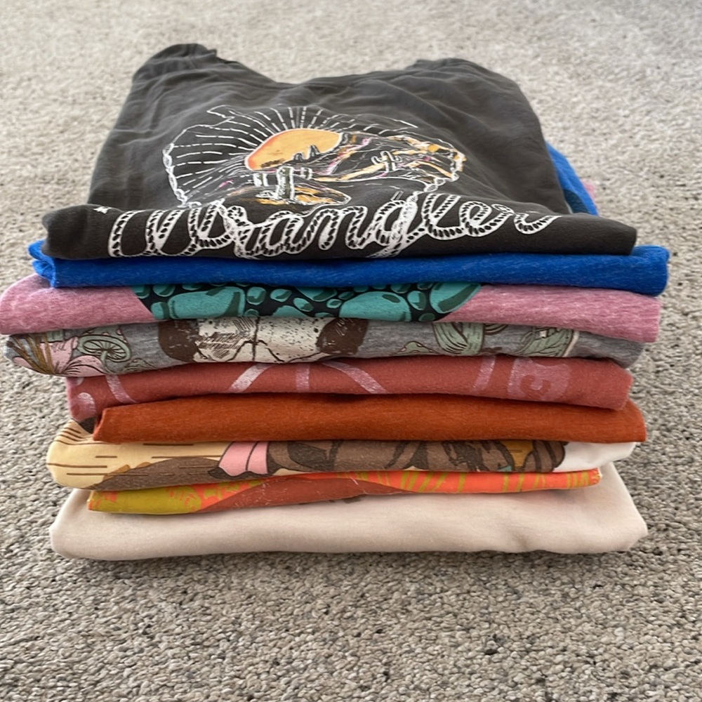 9 WOMENS S WESTERN TEES! - 2 wrangler NWT - ARIAT - billabong - joyfolie